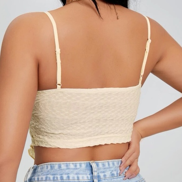 LIKE NEW! FRONT TIE BUTTERFLY TOP! - Picture 2 of 4